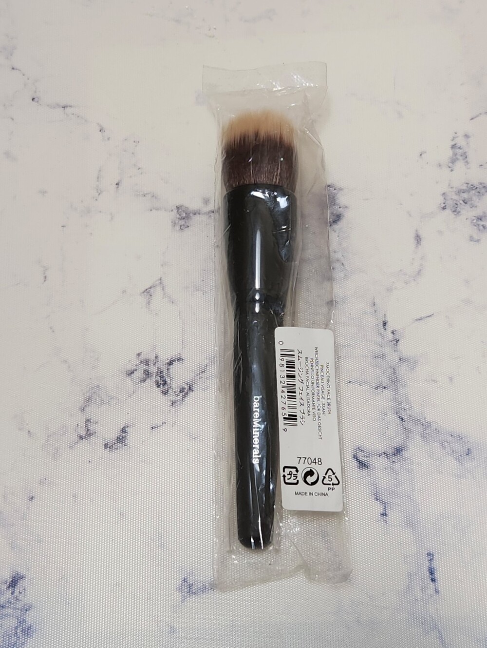 BareMinerals Smoothing Face Brush Sealed